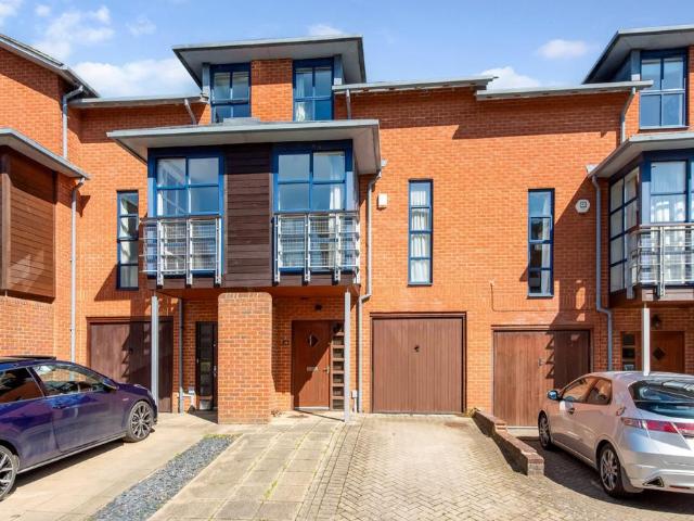 4 bedroom terraced house for sale