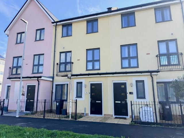 4 bedroom terraced house for sale