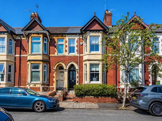 4 bedroom terraced house for sale