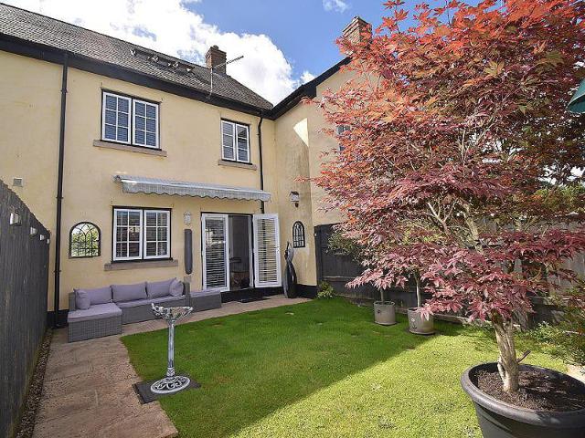 4 bedroom terraced house for sale