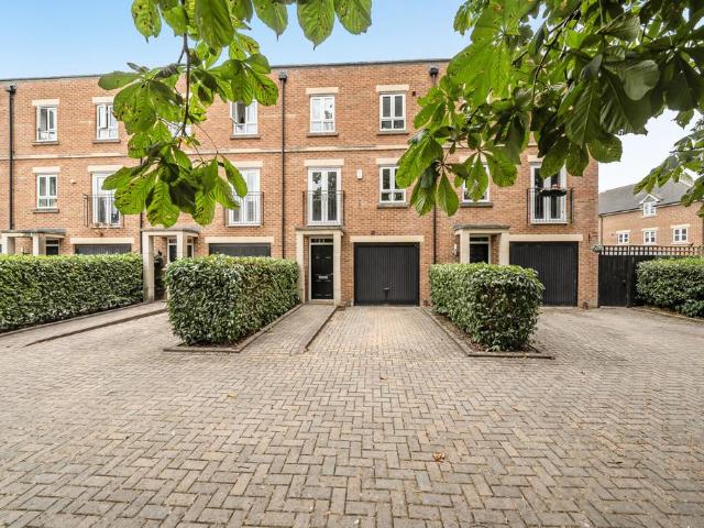 4 bedroom terraced house for sale