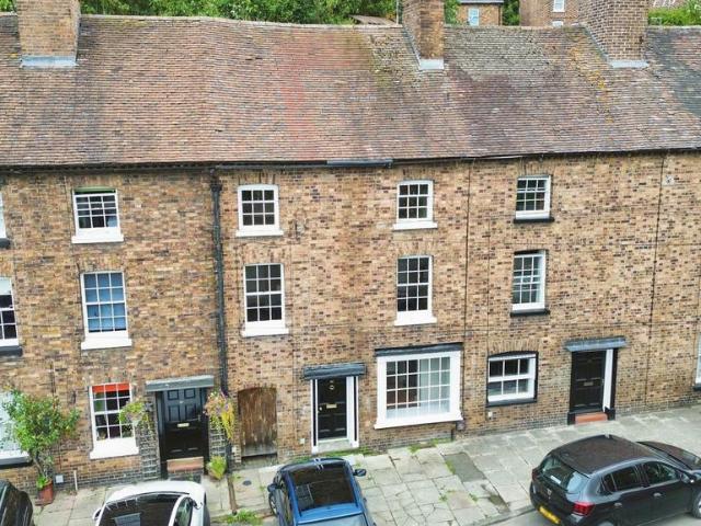 4 bedroom terraced house for sale
