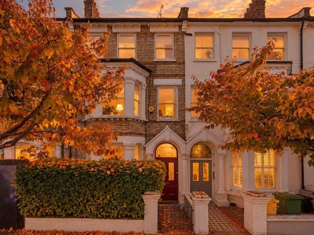 4 bedroom terraced house for sale