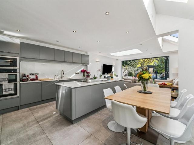 4 bedroom terraced house for sale