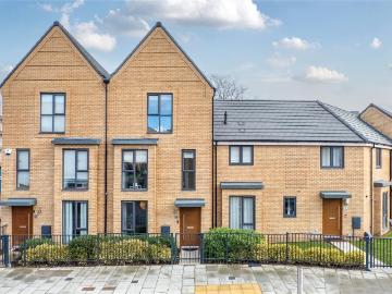4 bedroom terraced house for sale