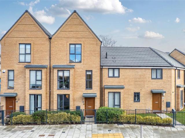 4 bedroom terraced house for sale