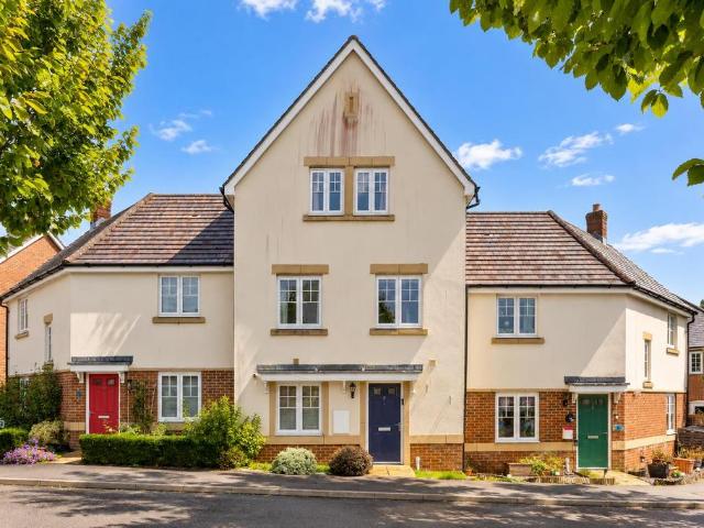 4 bedroom terraced house for sale