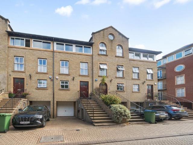 4 bedroom terraced house for sale