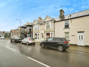 4 bedroom terraced house for sale