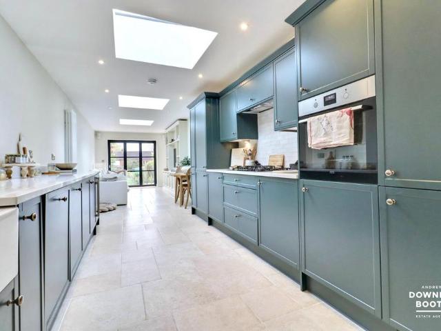 4 bedroom terraced house for sale