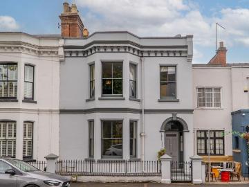4 bedroom terraced house for sale