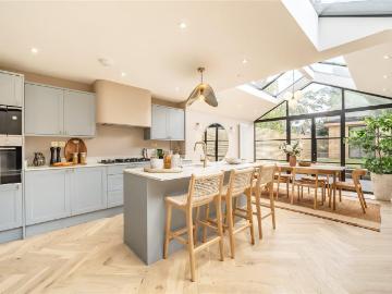 4 bedroom terraced house for sale