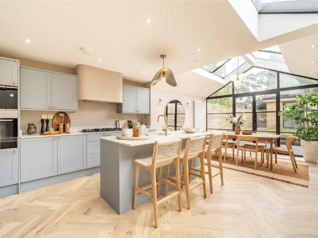 4 bedroom terraced house for sale