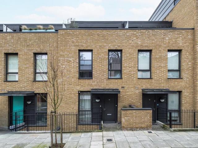 4 bedroom terraced house for sale