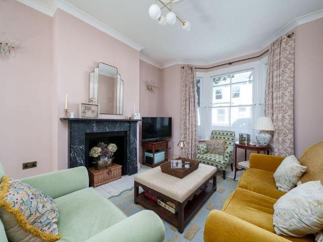 4 bedroom terraced house for sale
