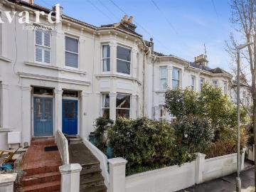 4 bedroom terraced house for sale
