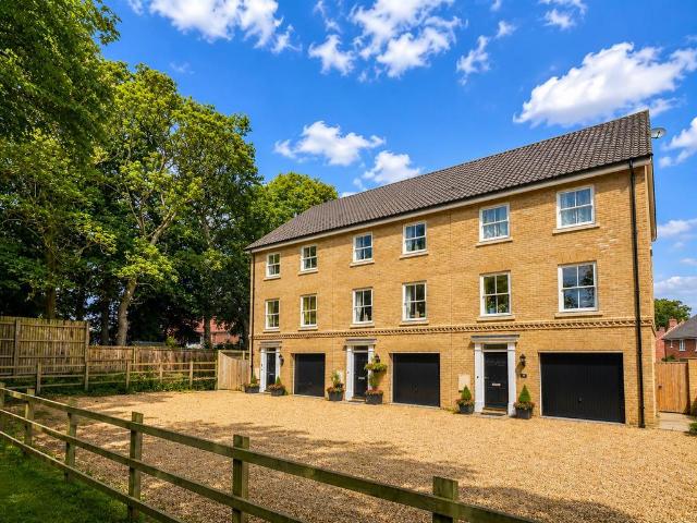 4 bedroom terraced house for sale