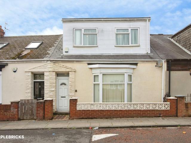 4 bedroom terraced house for sale