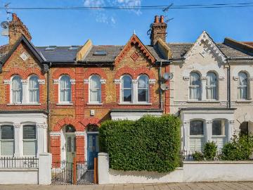4 bedroom terraced house for sale