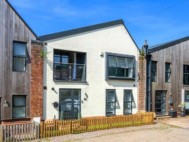 4 bedroom terraced house for sale
