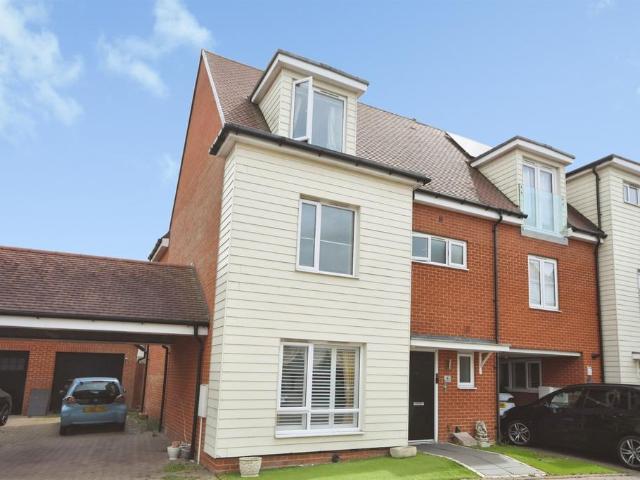 4 bedroom terraced house for sale
