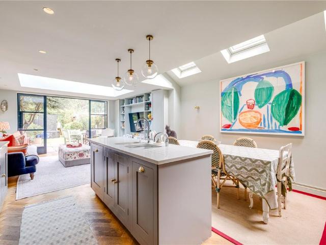4 bedroom terraced house for sale