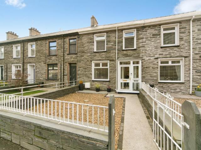 4 bedroom terraced house for sale