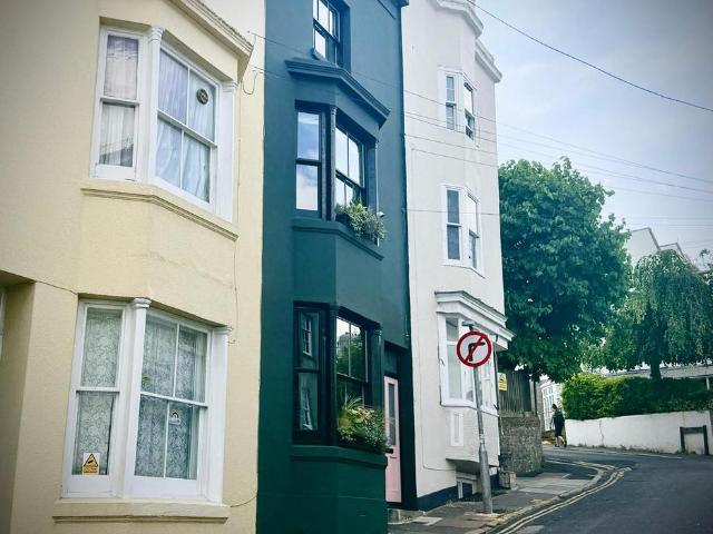 4 bedroom terraced house for sale
