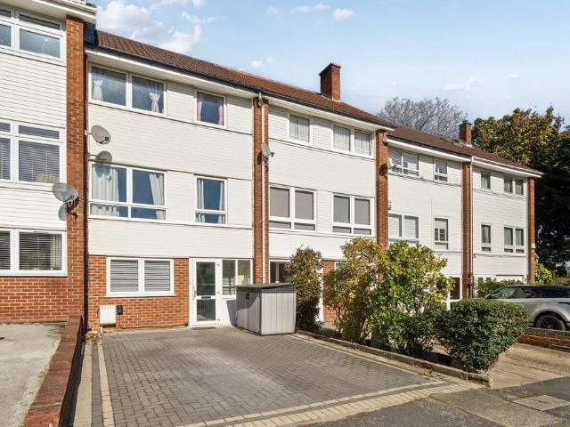 4 bedroom terraced house for sale