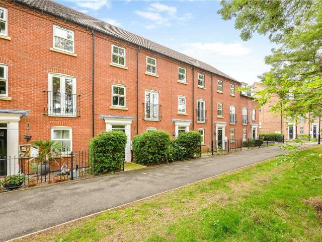 4 bedroom terraced house for sale