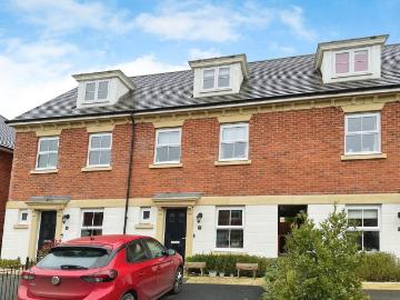 4 bedroom terraced house for sale