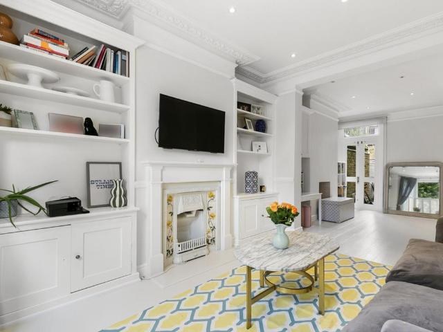 4 bedroom terraced house for sale