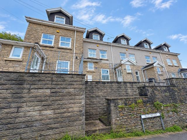 4 bedroom terraced house for sale