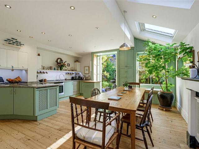 4 bedroom terraced house for sale