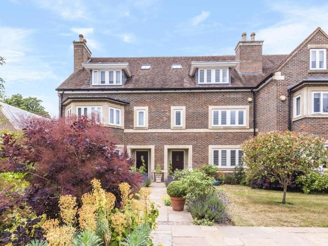 4 bedroom terraced house for sale