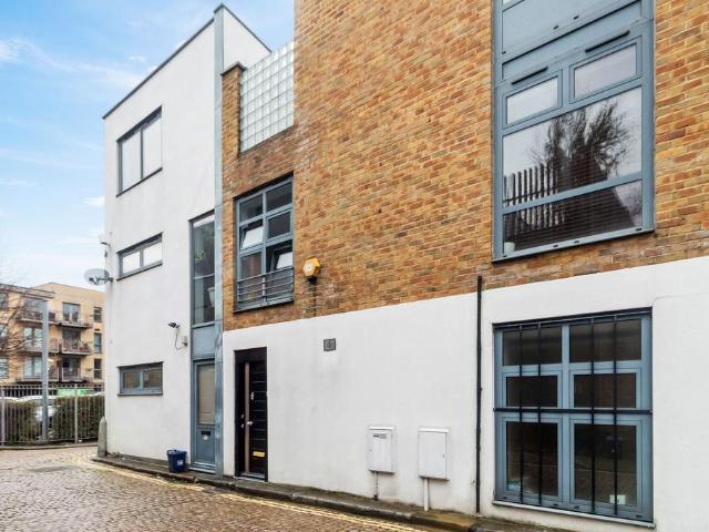 4 bedroom terraced house for sale