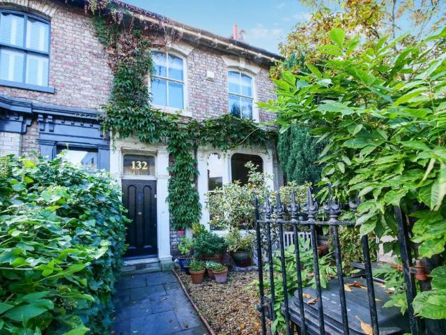 4 bedroom terraced house for sale