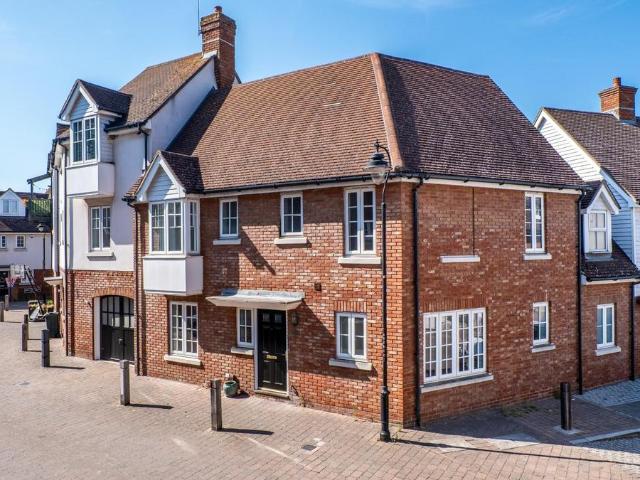 4 bedroom terraced house for sale