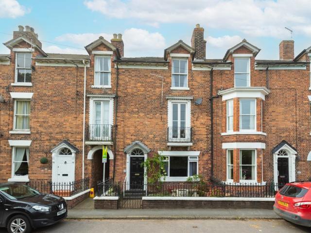 4 bedroom terraced house for sale