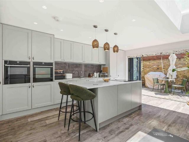 4 bedroom terraced house for sale