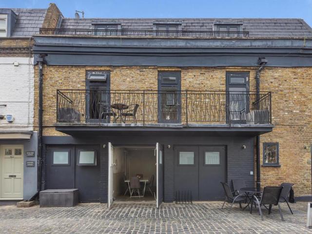 4 bedroom terraced house for sale