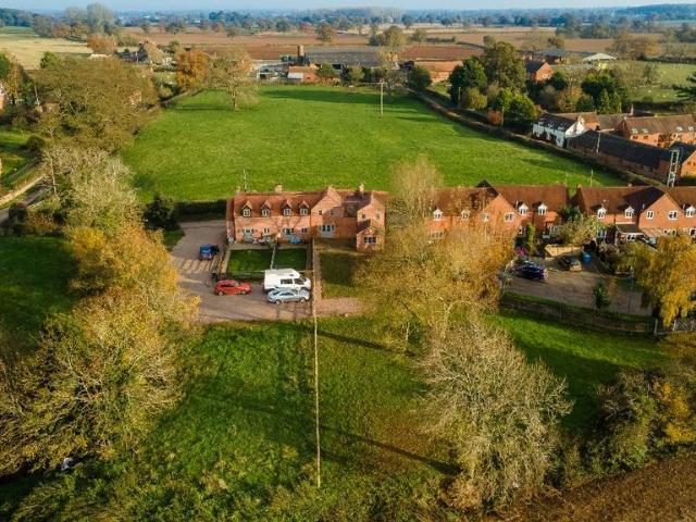 4 bedroom terraced house for sale