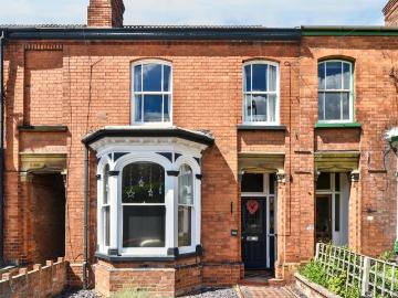 4 bedroom terraced house for sale