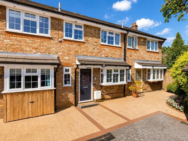 4 bedroom terraced house for sale