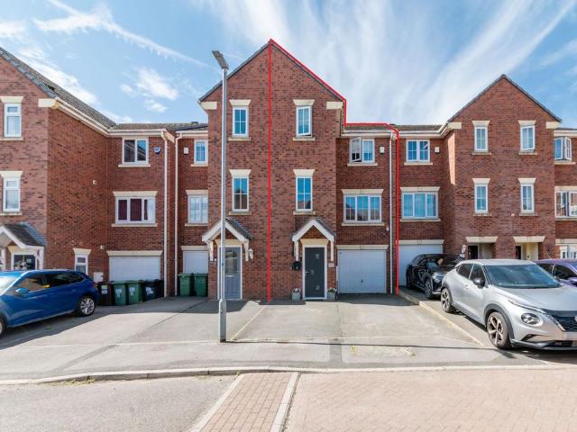 4 bedroom terraced house for sale