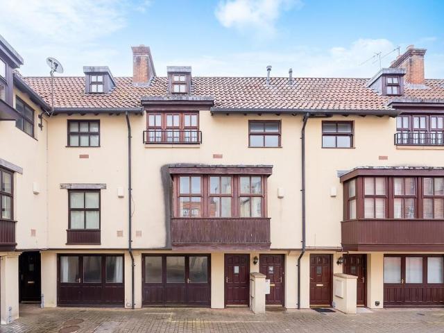 4 bedroom terraced house for sale