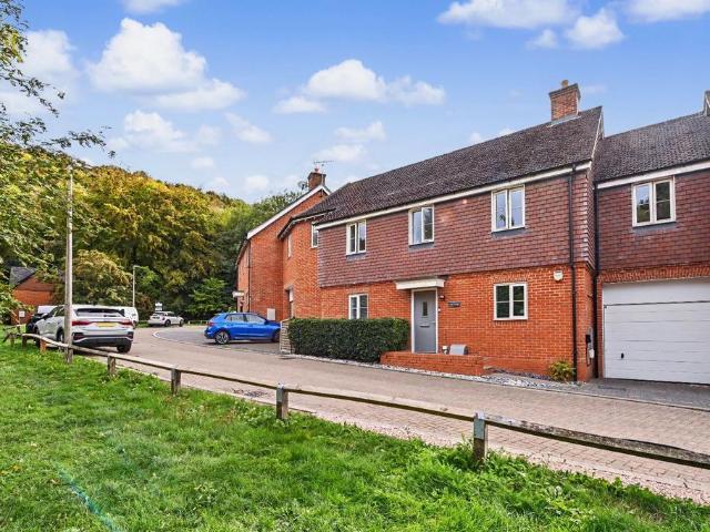 4 bedroom terraced house for sale