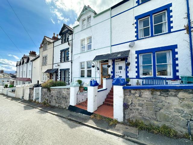 4 bedroom terraced house for sale