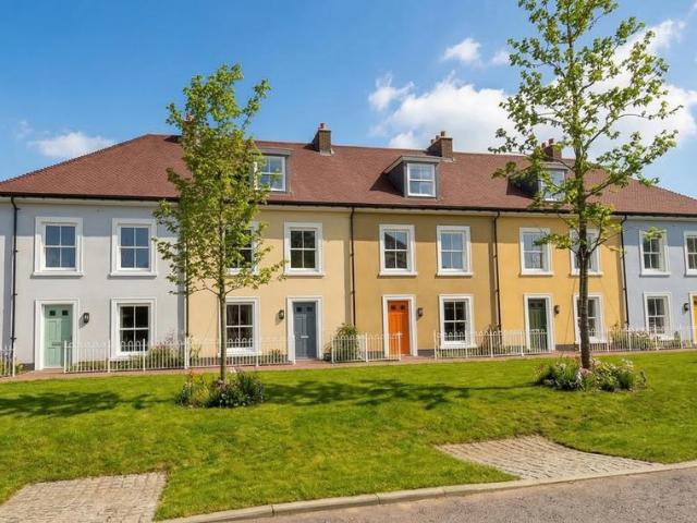 4 bedroom terraced house for sale