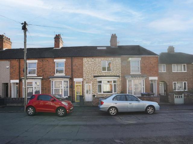 4 bedroom terraced house for sale